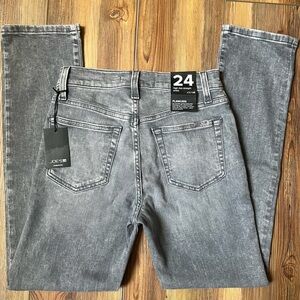 NWT Joes jeans Flawless high rise straight ankle. With stretch size 24